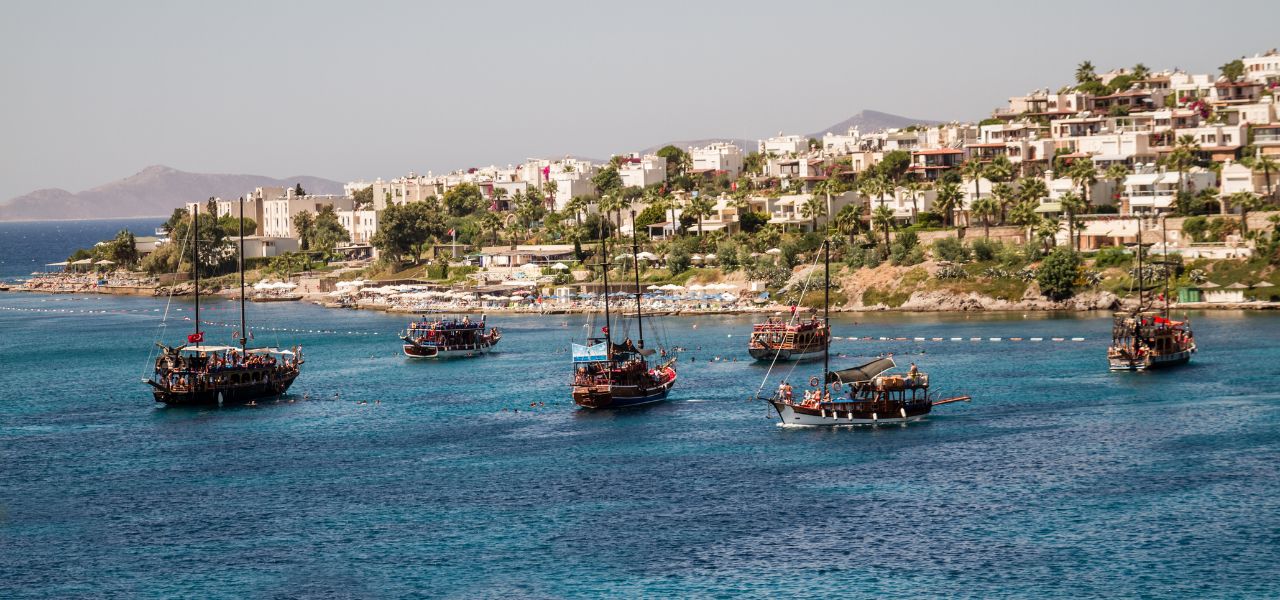 Прогулка на яхте вдоль бухты Акьярлар