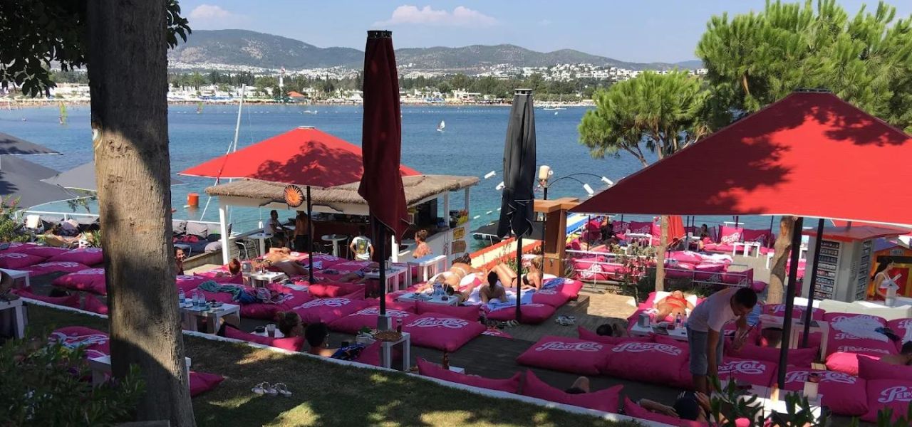 Пляж Sarnic Beach в Битезе